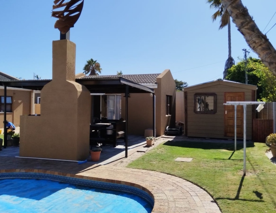 4 Bedroom Property for Sale in Bothasig Western Cape